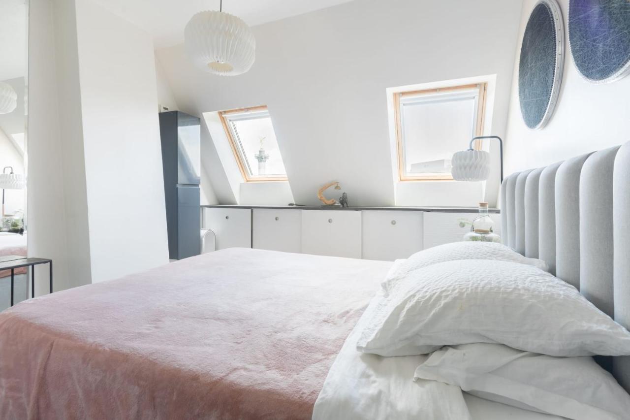 Bright And Homely 1 Bedroom Rooftop Apartment In The Marais In 파리 외부 사진