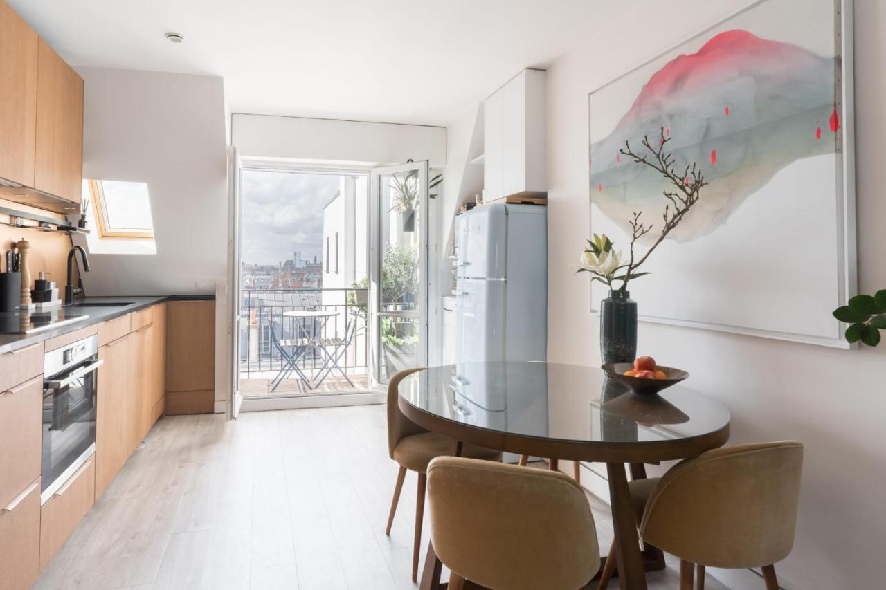 Bright And Homely 1 Bedroom Rooftop Apartment In The Marais In 파리 외부 사진
